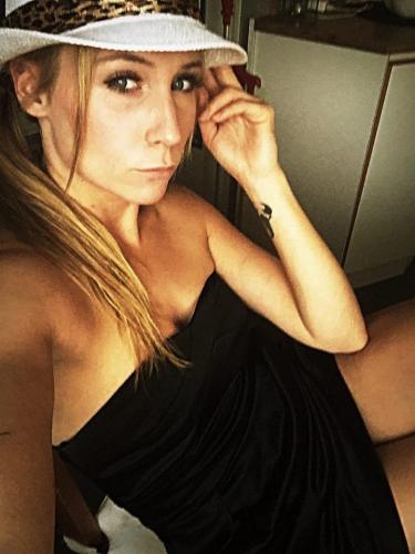 Säljer bilder samt har sexchatt irl på min egen blogg! - Eskort18.net @ eskort18.net